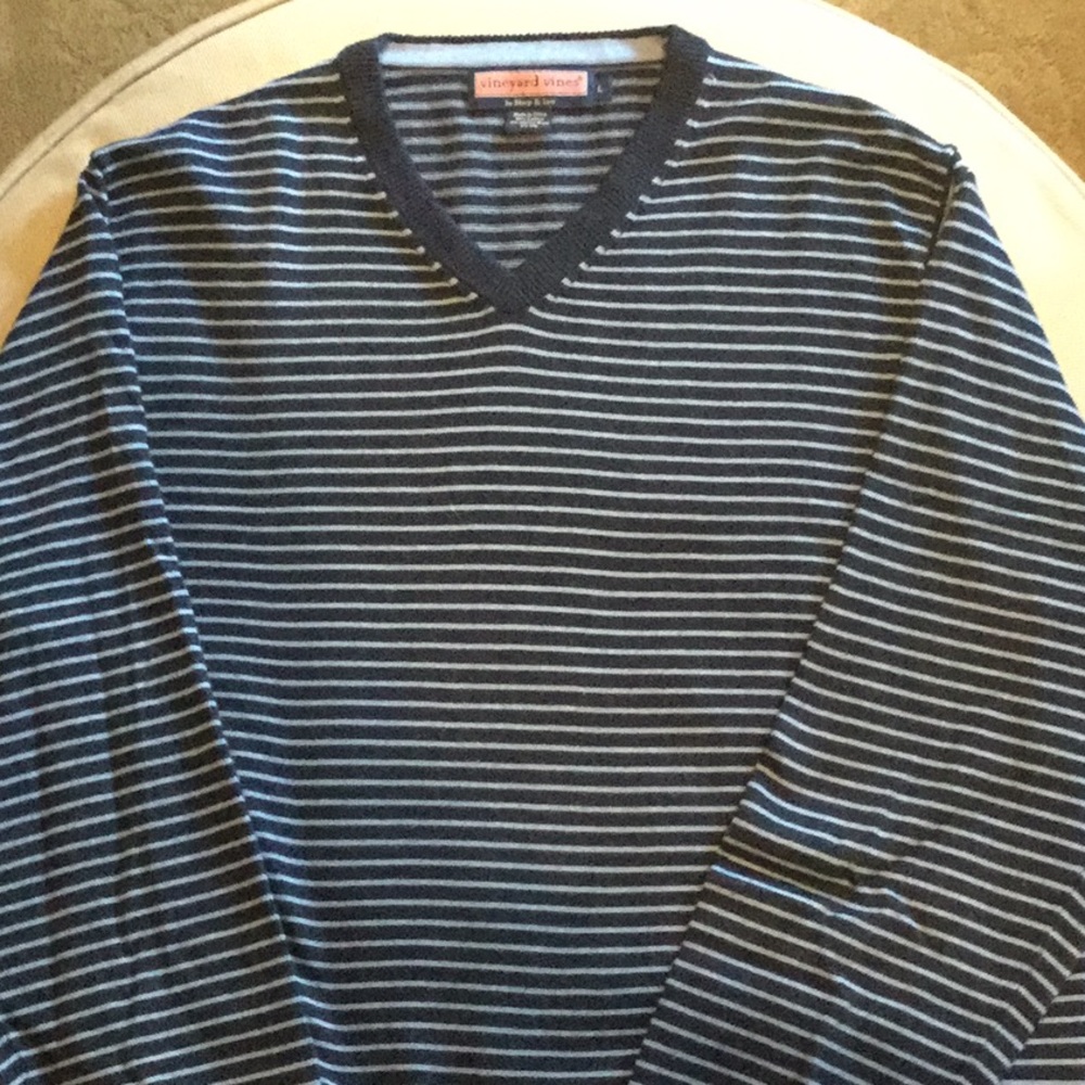 Vineyard Vines Men’s V Neck Sweater - L
